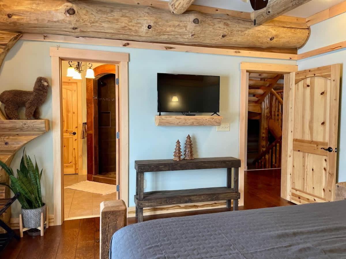Stunning Log Cabin Getaway At The Hannu Haus ไอรอนวูด ภายนอก รูปภาพ