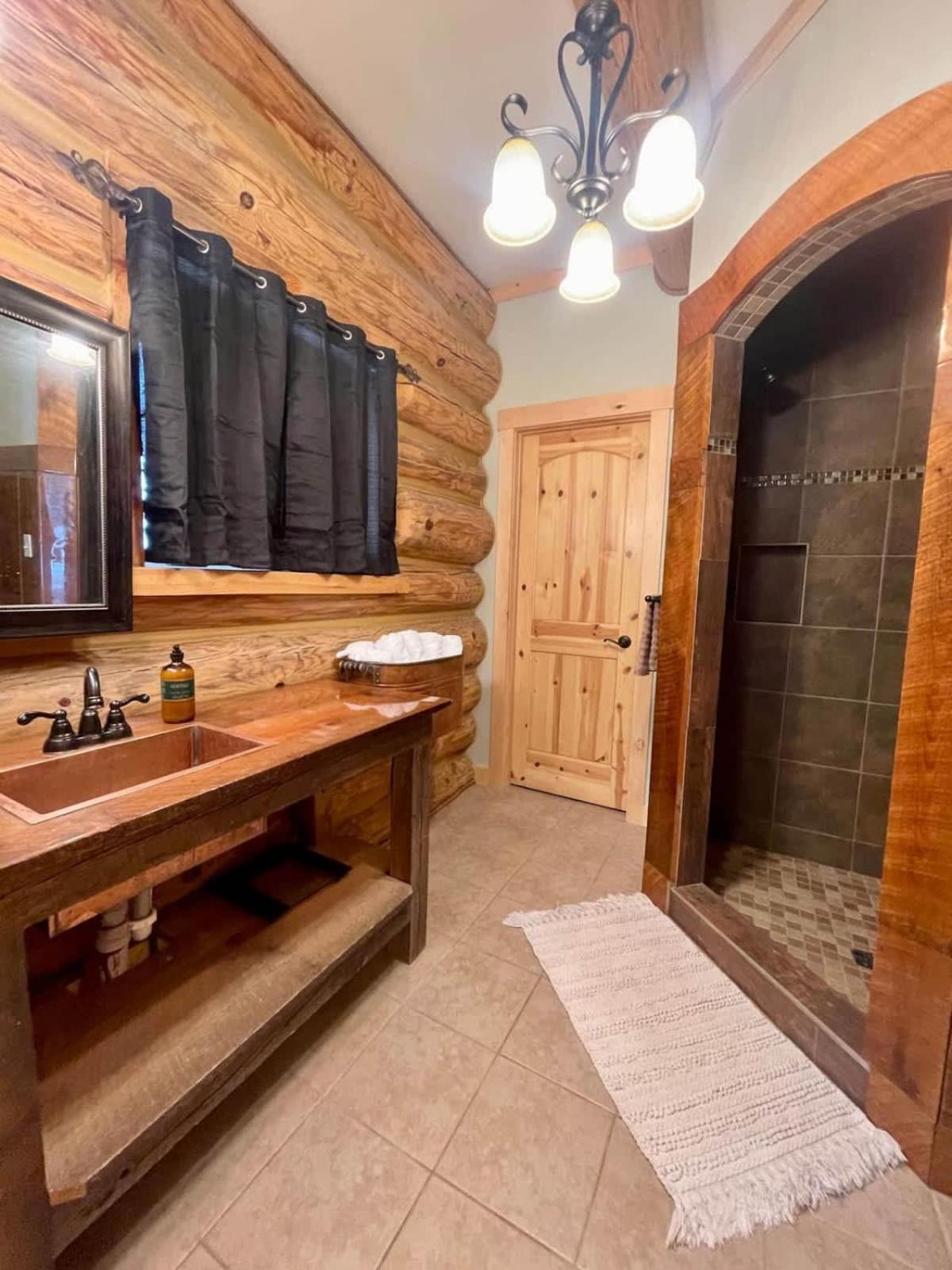 Stunning Log Cabin Getaway At The Hannu Haus ไอรอนวูด ภายนอก รูปภาพ